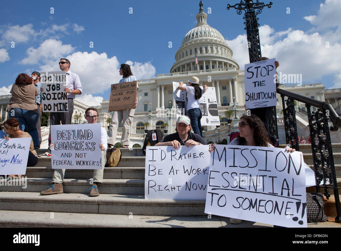 Washington, DC, USA. 1. Oktober 2013.   Angestellte des Bundes protestieren die Regierung Abschaltung am Capitol Hill Credit: B Christopher/Alamy Live News Stockfoto