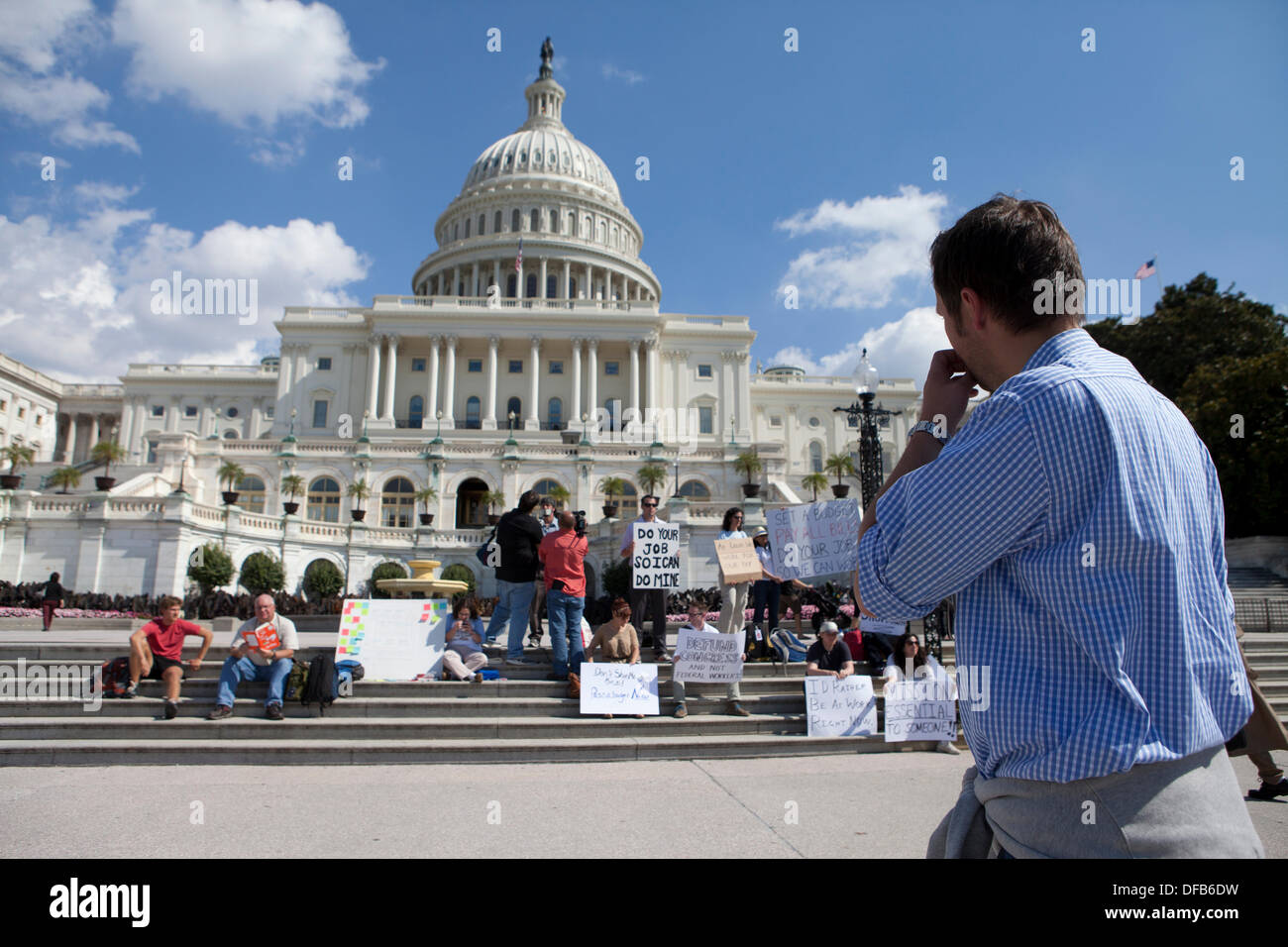Washington, DC, USA. 1. Oktober 2013.   Angestellte des Bundes protestieren die Regierung Abschaltung am Capitol Hill Credit: B Christopher/Alamy Live News Stockfoto