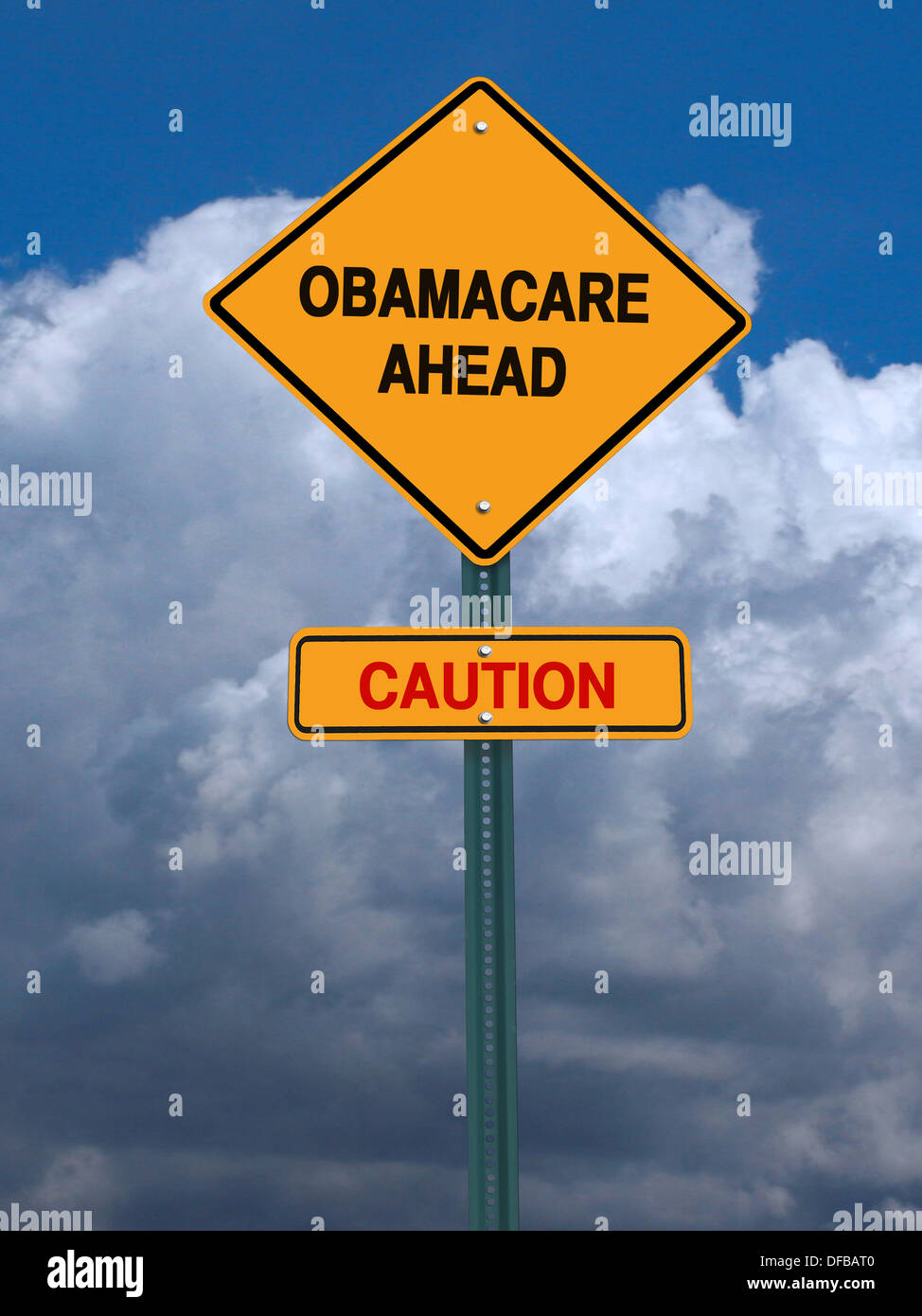 Obamacare voraus Vorsicht konzeptionelle direktionale post über dramatische blauer Himmel Stockfoto