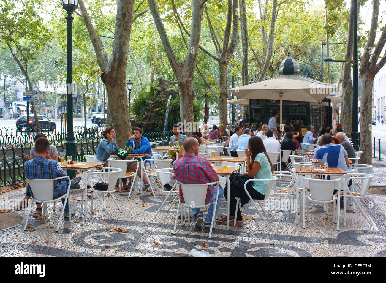 Lissabon-Cafeteria im Avenida Marquês de Pombal Stockfoto