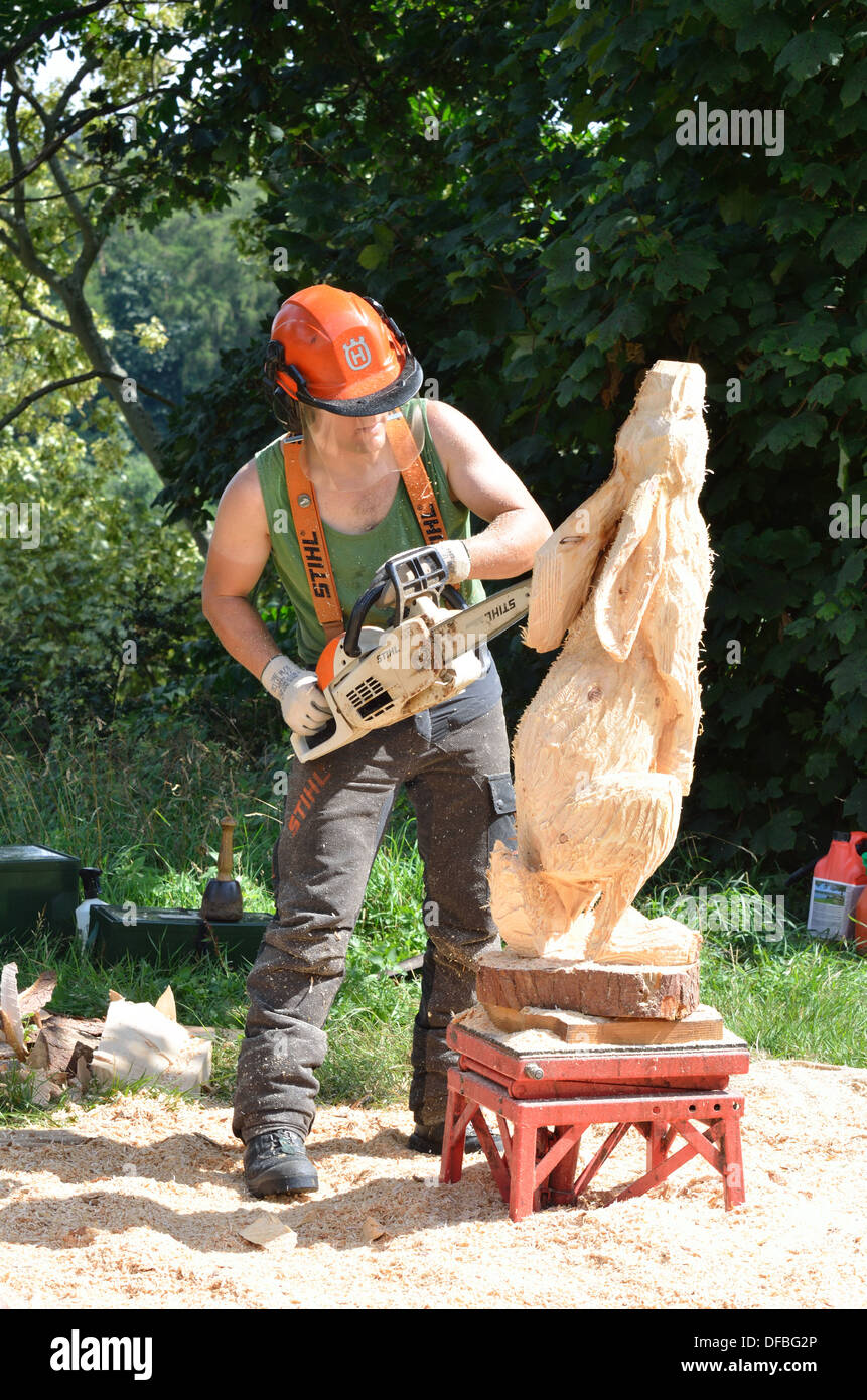 Working Carving Chainsaw Stockfotos Working Carving Chainsaw