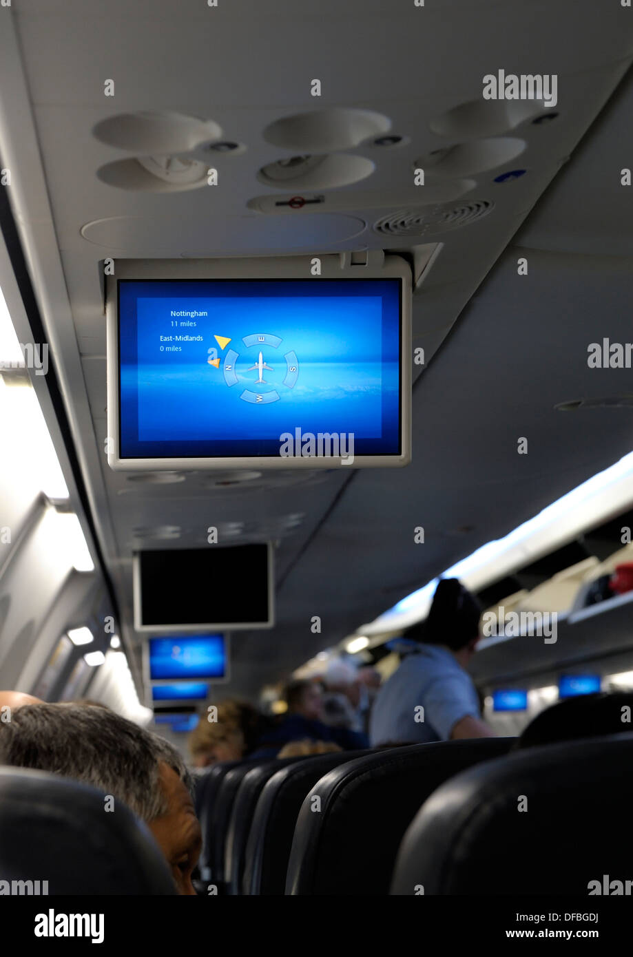 Im Flug-Monitor-Bildschirm zeigt die aktuelle Position des Flugzeuges. East Midlands Flughafen Nottingham England uk Stockfoto