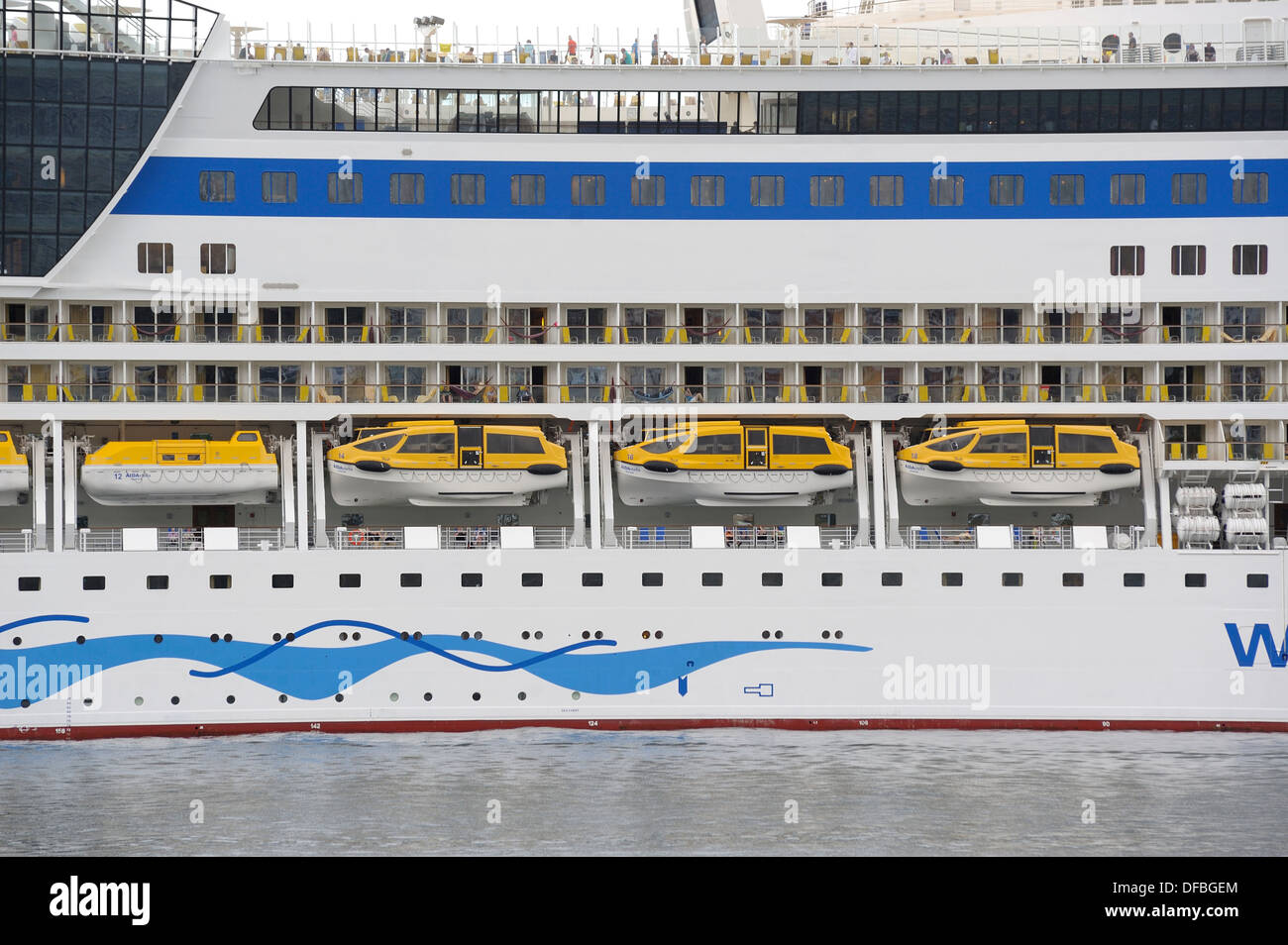 Rettungsboote auf dem Kreuzfahrtschiff Aida stella Stockfotografie Alamy