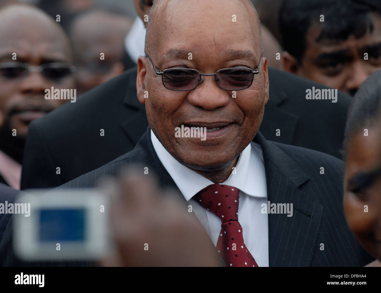 ANC-Präsident Jacon Zuma verlässt Beerdigung Anti-Apatheid-Aktivist Billy Nair in Durban 30. Oktober 2008 Bild: Rogan Ward (Süd Stockfoto