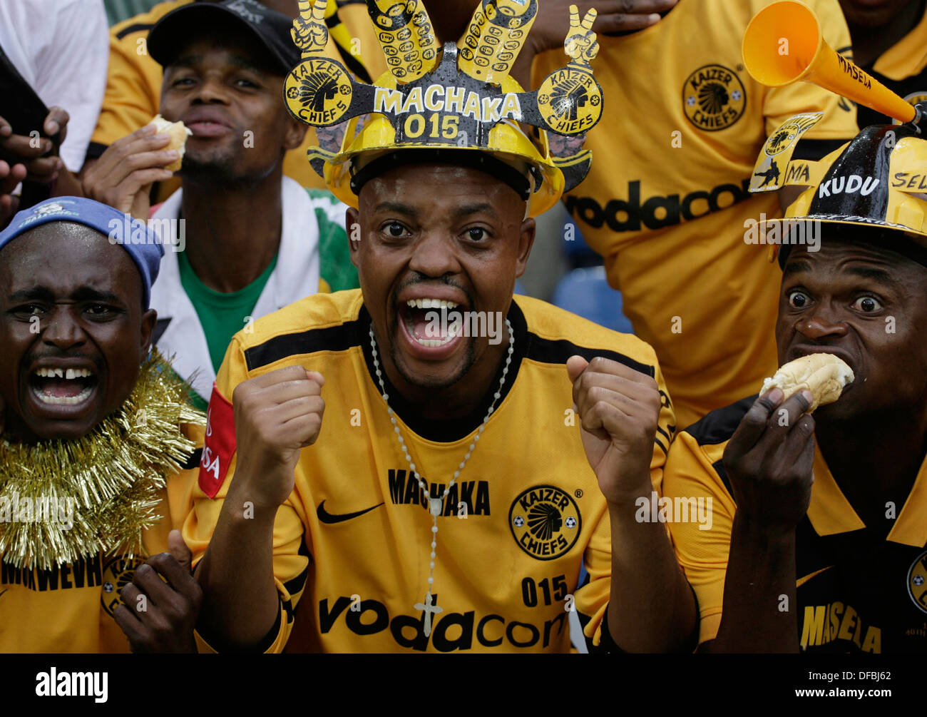 Kaizer Chiefs fans Moses Mabhida Stadium in Durban während ihres Spiels mit Mamelodi Sundowns 19. Dezember 2009 Durban ist eine Stockfoto
