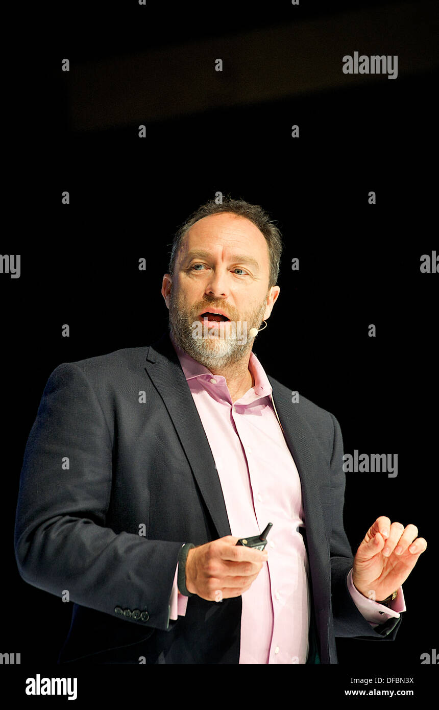 26. September 2013 spricht Jyväskylä, Finnland Jimmy Wales, Gründer von Wikipedia, auf dem Nordic Business Forum Seminar Shoja Lak Stockfoto