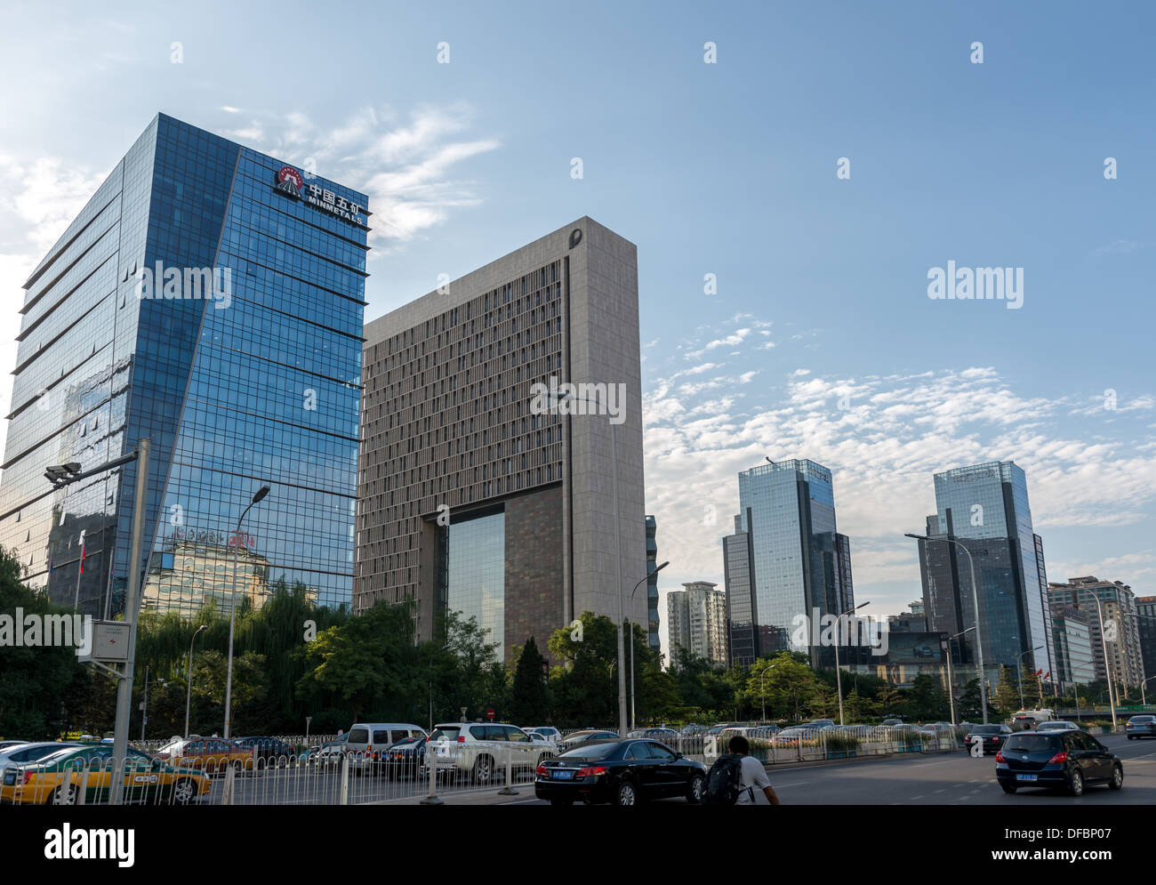 Beijing. Osten 2. Ring mit China Minmetals Head Office und den fünften Platz. Stockfoto