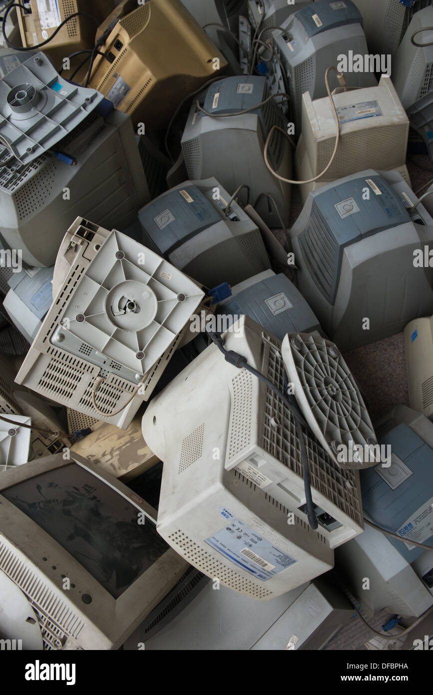 Taiyuan, Shanxi, China. Ein Haufen von Computer-Monitoren. Stockfoto