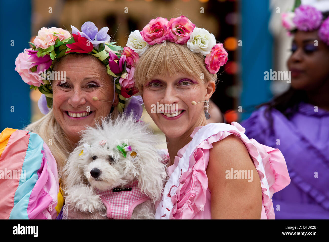 Maibaum-Tänzer, Pearly Kings und Queens Gesellschaft Harvest Festival, London, England Stockfoto