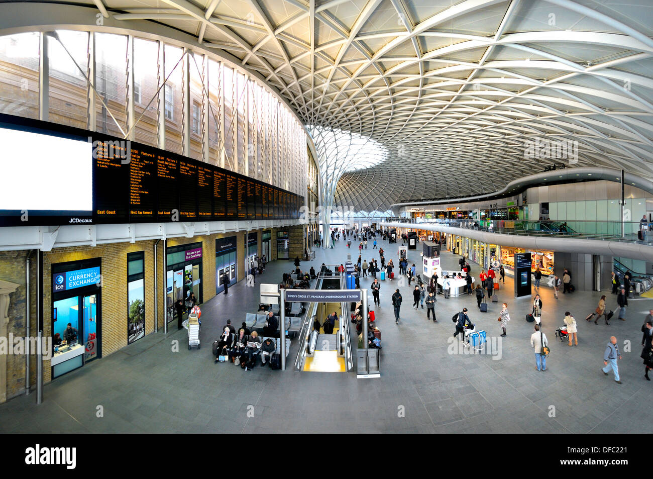 London, England, Vereinigtes Königreich. Kings Cross Station Halle (2013) Stockfoto