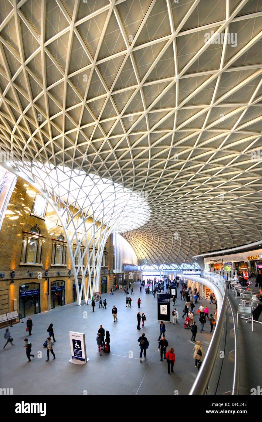 London, England, Vereinigtes Königreich. Kings Cross Station Halle (2013) Stockfoto