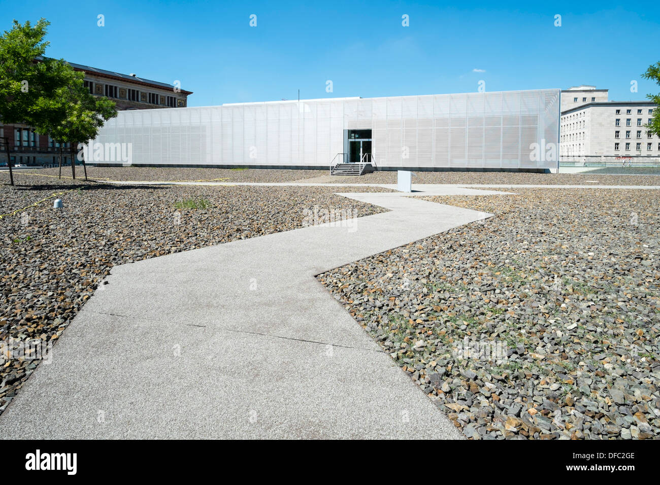 Außenansicht der Topographie des Terrors Besucherzentrum am Standort der ehemaligen Gestapo-Zentrale in Berlin Deutschland Stockfoto