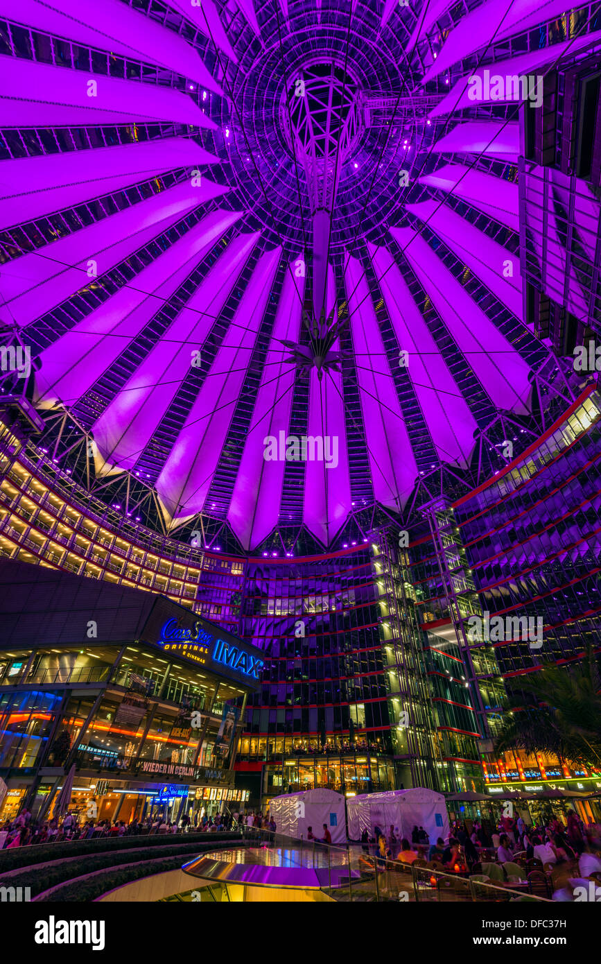 Nachtansicht des Sony Centers in Berlin Deutschland Stockfoto