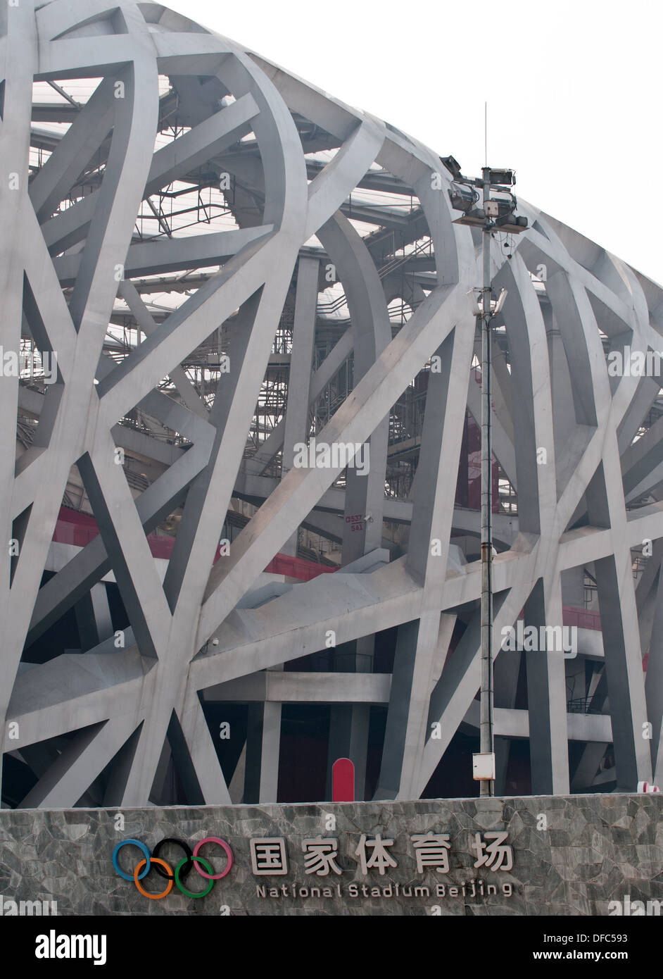 Nationalstadion, auch bekannt als das Vogelnest in Chaoyang District, Beijing, China Stockfoto