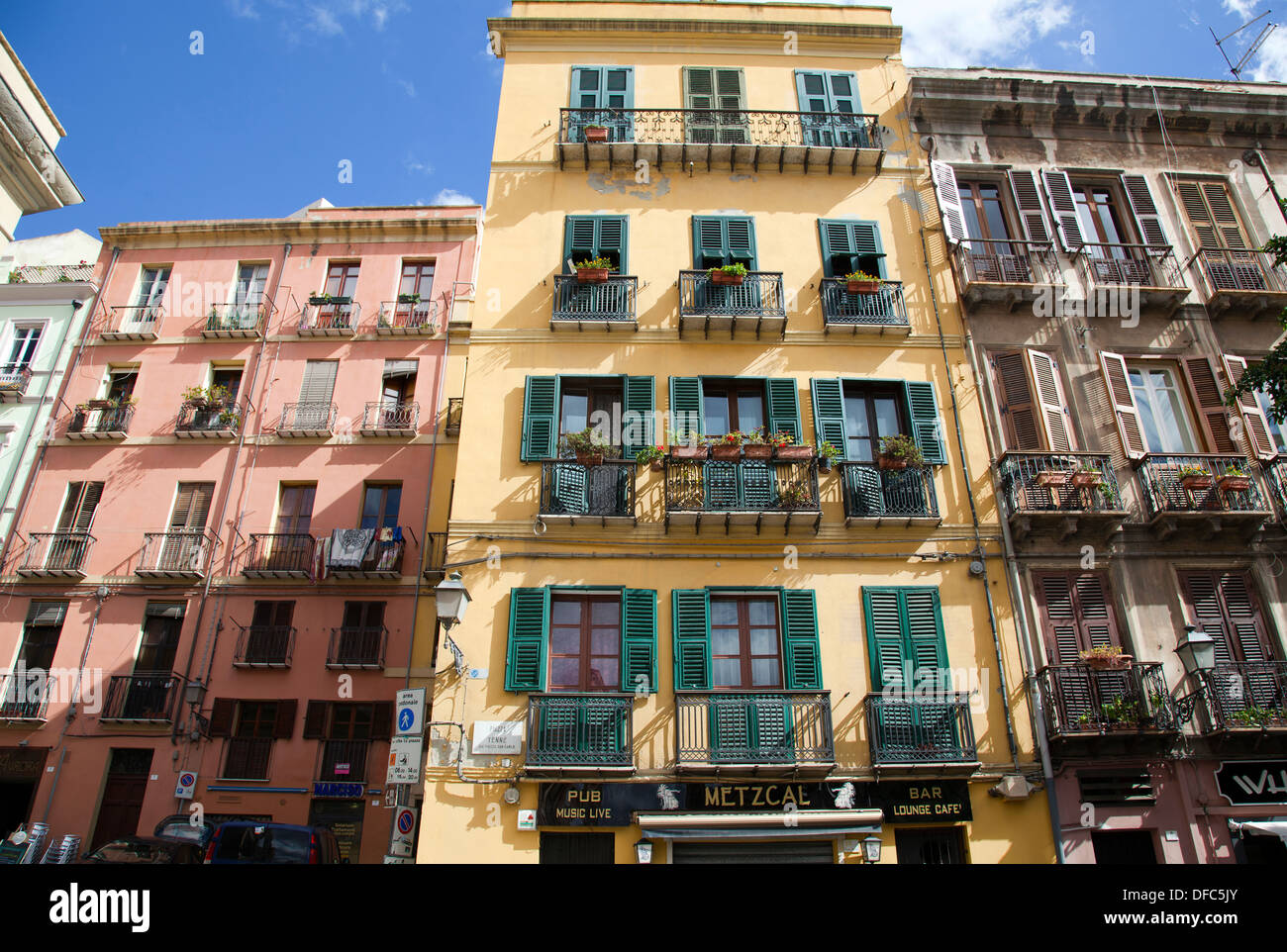 Piazza Yenne Gebäude Fassade in Cagliari auf Sardinien Stockfoto