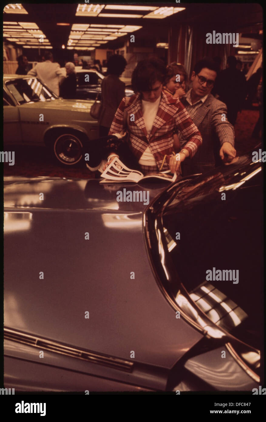 Eine Automobilausstellung im New York Coliseum am Columbus Circle in Midtown Manhattan, auf der neue Automodelle und Fahrzeugtechnik vorgestellt werden. Stockfoto