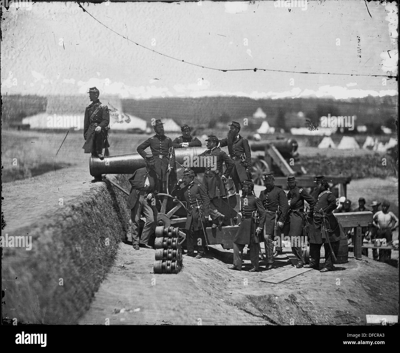 Dieses Bild zeigt Colonel Michael Corcoran mit seinem Team von neun Offizieren. Corcoran, ein in Irland geborener Offizier, war während des Amerikanischen Bürgerkriegs Anführer der Union Army und war bekannt für das Kommando über das 69. New York Infanterieregiment. Stockfoto