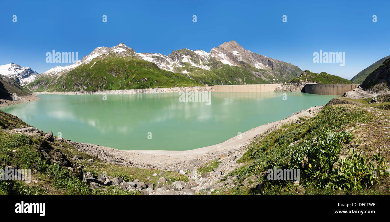 Österreich, Mooserboden mit Staumauer, See Mooserboden und Gipfel Kitzsteinhorn Stockfoto