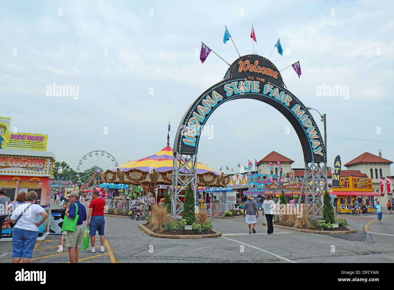 Eintritt in die Midway und ihre Fahrten an der Indiana State Fair in Indianapolis Stockfoto