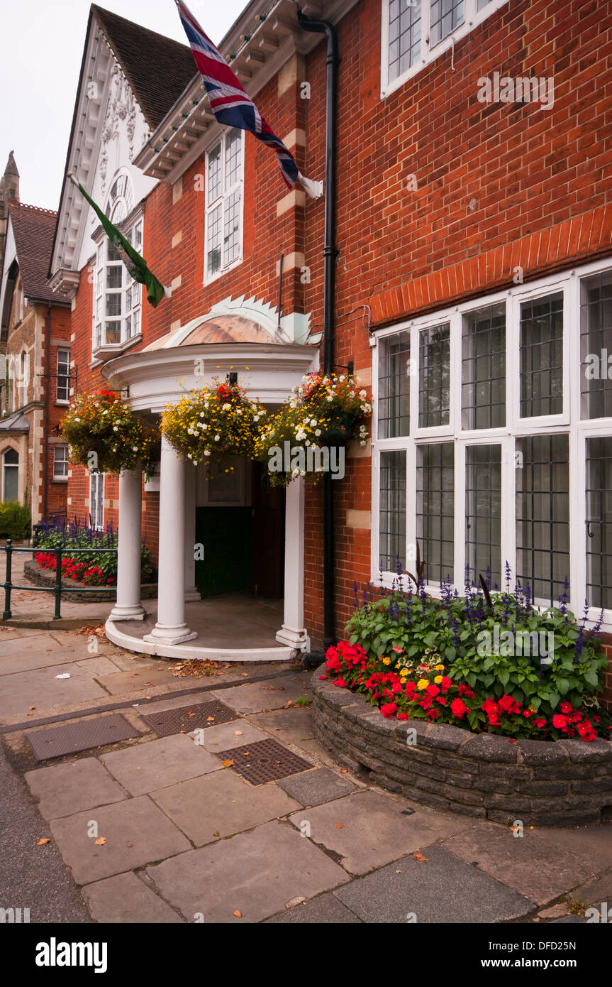 Eingang zum Rathaus Council Büros Surrey England UK farnham Stockfoto