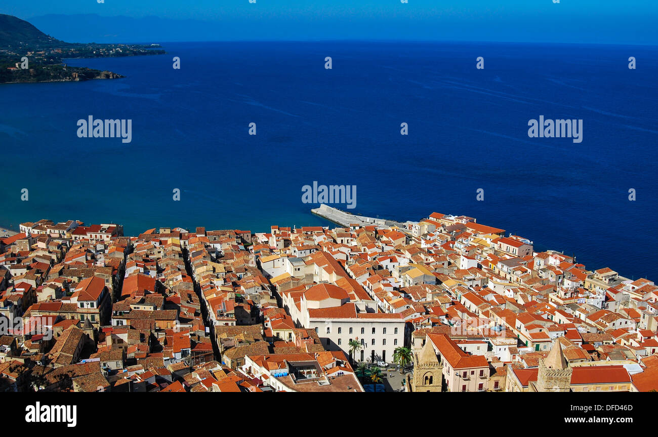 Cefalu, mittelalterlichen Stadt vom Tyrrhenischen Meer Küste, Italien, berühmter Ort in Sizilien. Stockfoto