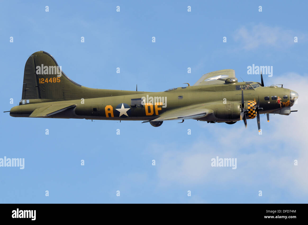 Die Boeing B-17 Flying Fortress G-BEDF Sally B ist die letzte verbliebene flugtaugliche B-17 in Europa. Sie ist in Großbritannien ansässig, von wo aus sie fliegt. Stockfoto