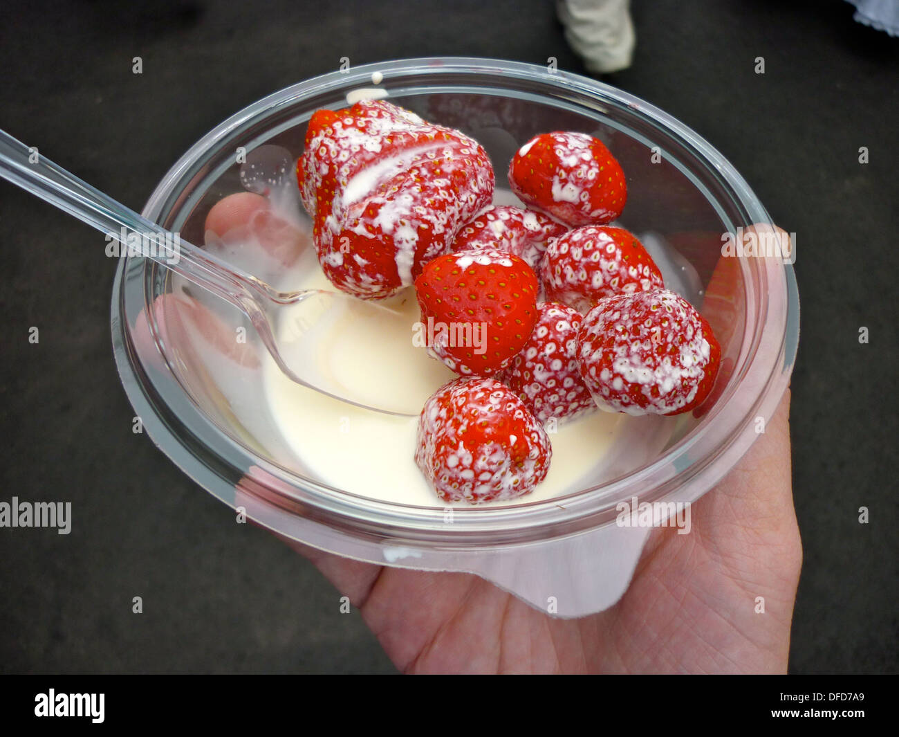 Wimbledon erdbeeren und sahne -Fotos und -Bildmaterial in hoher ...