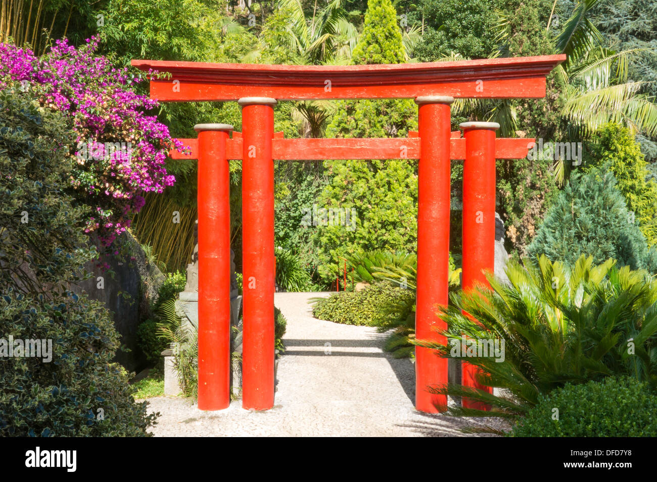 Torii Japanischer Garten Tor Schrein Eingang Shinto Stockfotografie Alamy
