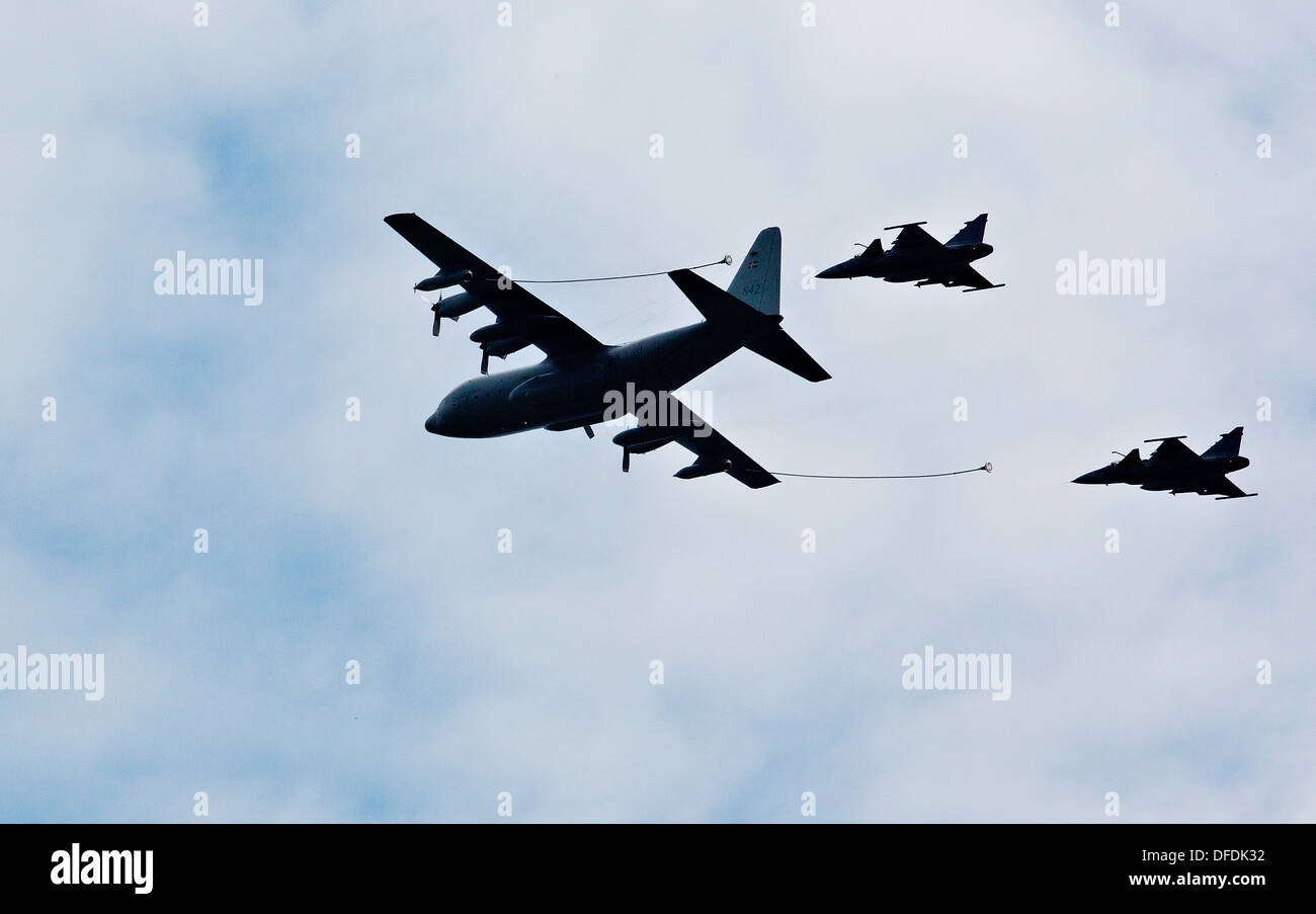 C-130 Hercules, JAS-39 Gripen Stockfoto