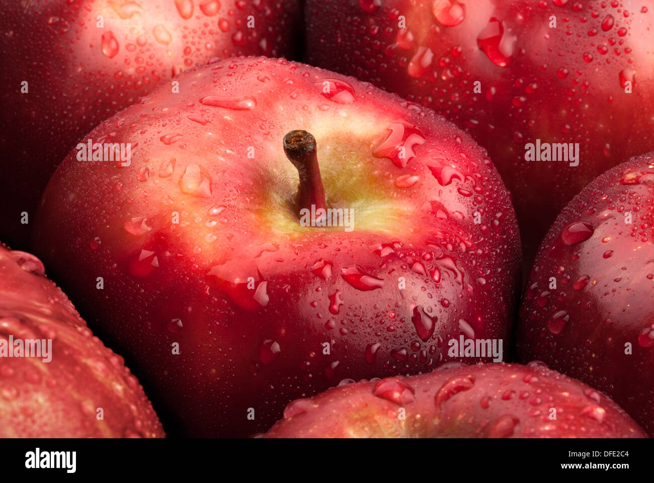 Apfel rot Nahaufnahme Makro Detail Tropfen Stockfoto