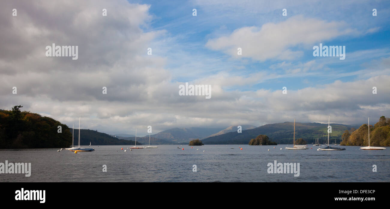 Segelboote am Lake Windermere Stockfoto