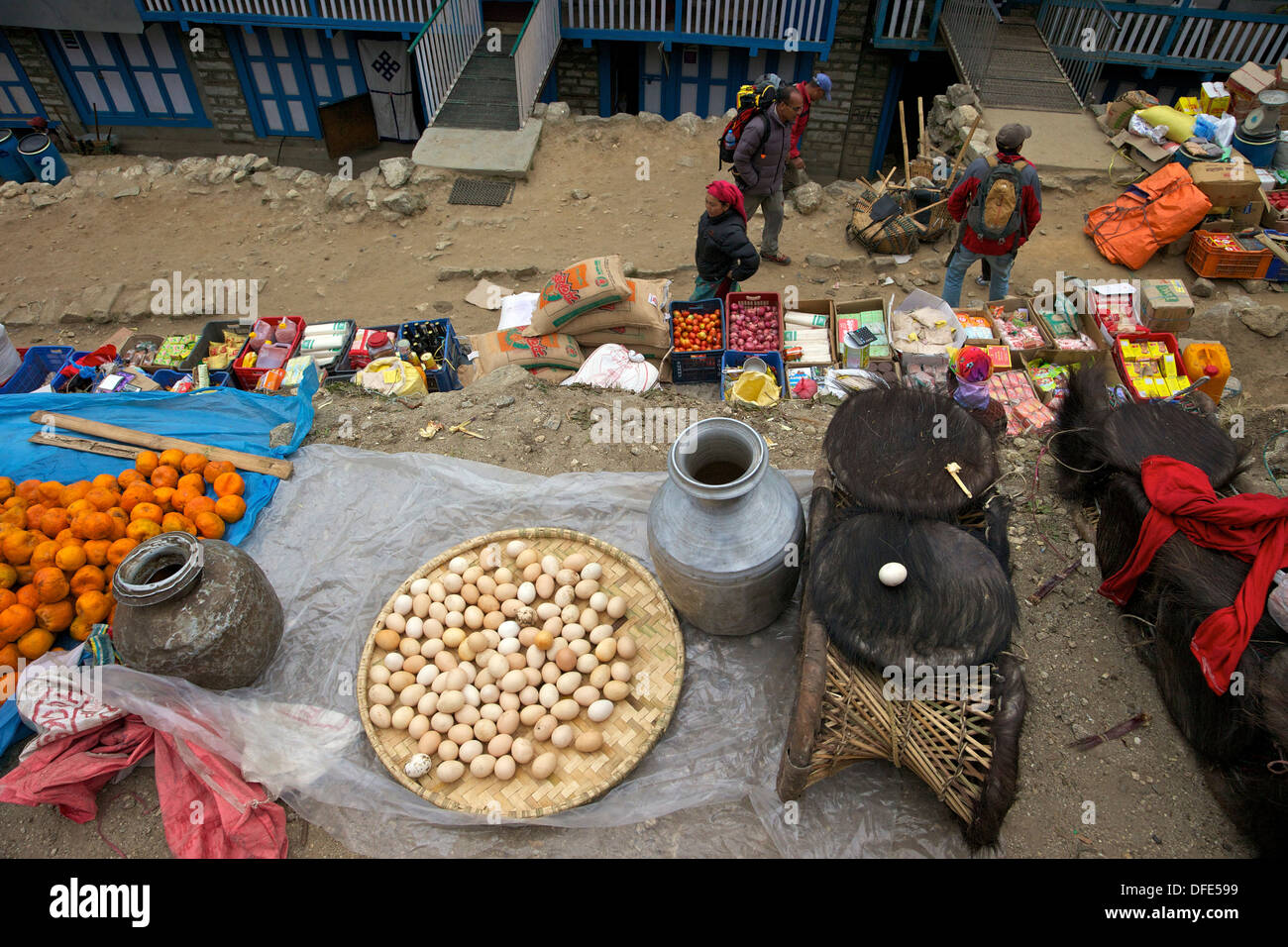 Marktstände in Namche Bazar, Nepal, Asien Stockfoto