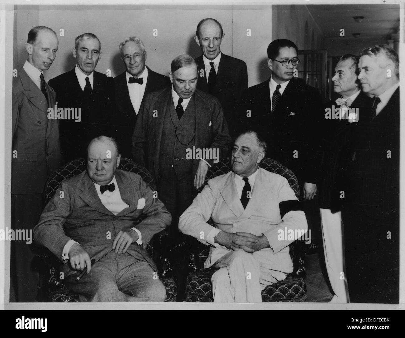 Ein historisches Foto mit Franklin D. Roosevelt, Winston Churchill und anderen Schlüsselfiguren während des Zweiten Weltkriegs in Washington, D.C. Stockfoto