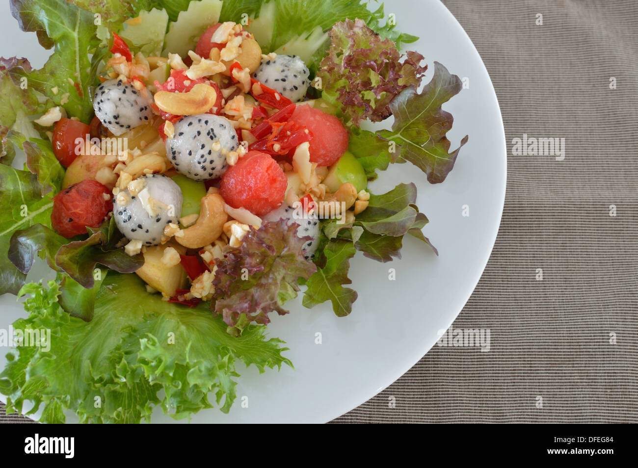 Würzige Fruchtsalat, asiatischer Küche. Stockfoto