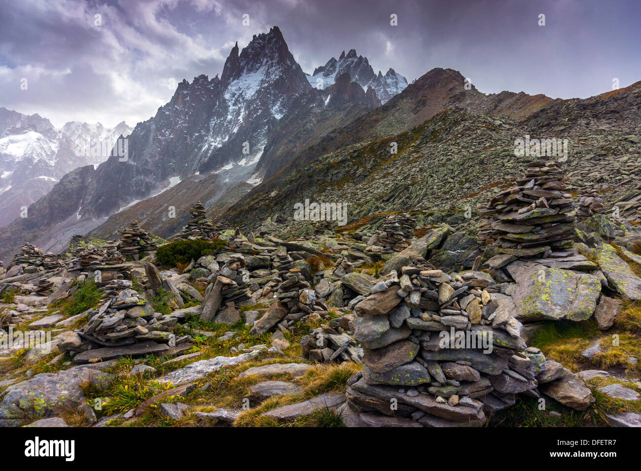 Chamonix Aiguilles von Signal Forbes mit Cairns, Chamonix-Mont-Blanc, Alpen, Berge, Charmoz Stockfoto