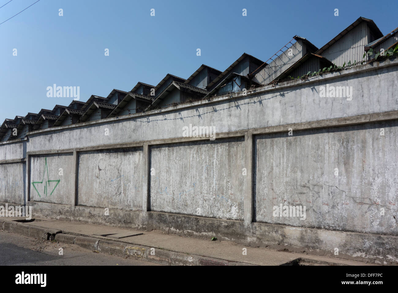 Außenseite des Yangon Fabrik Stockfoto