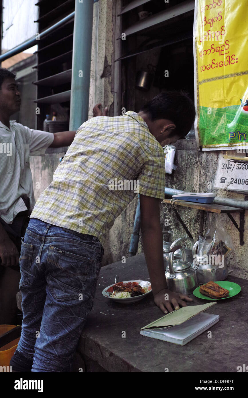 Straßenhändler Yangon Stockfoto