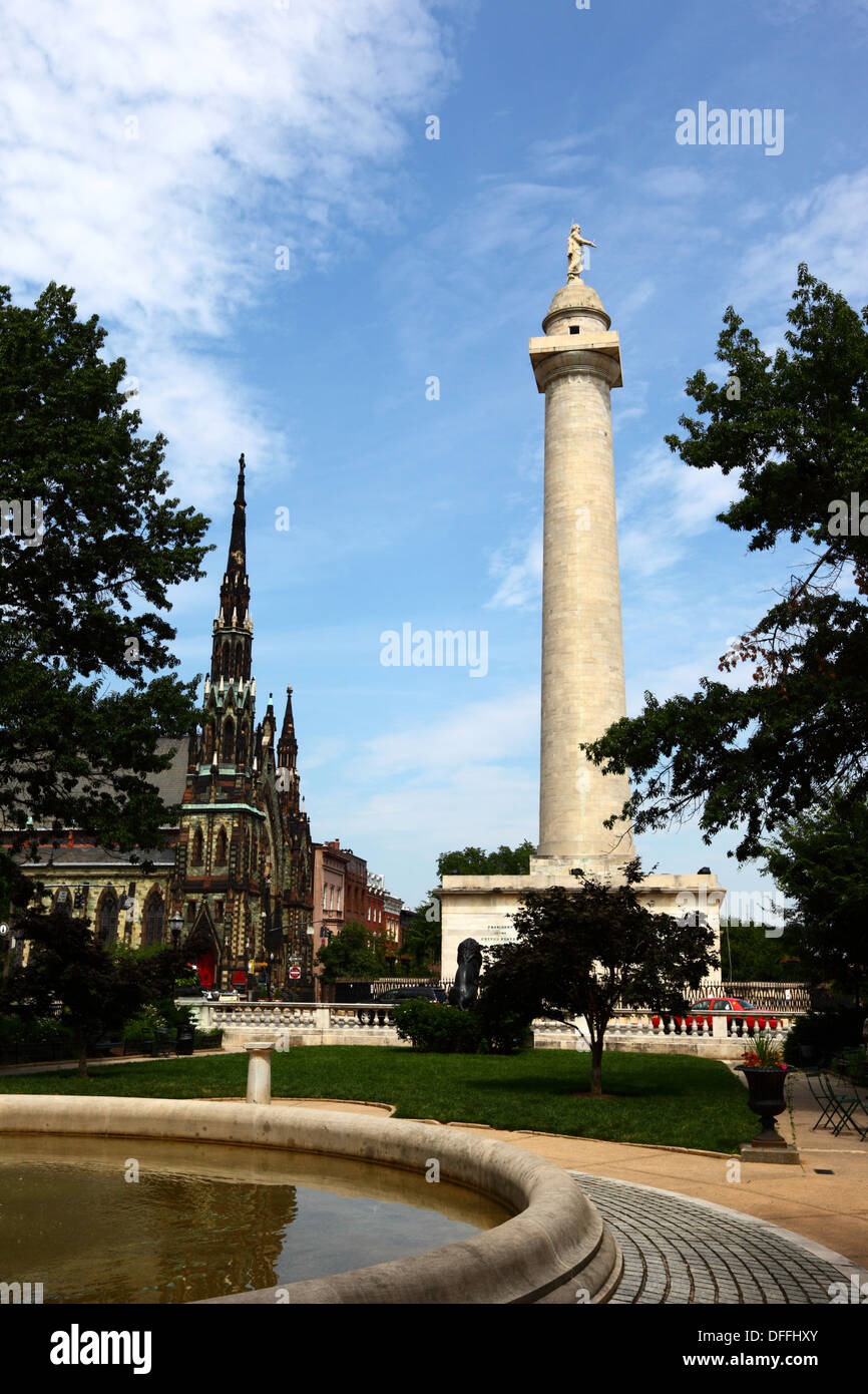 George Washington Monument und dem Mount Vernon Ort Evangelisch-methodistische Kirche, Mount Vernon, Baltimore, Maryland, USA Stockfoto