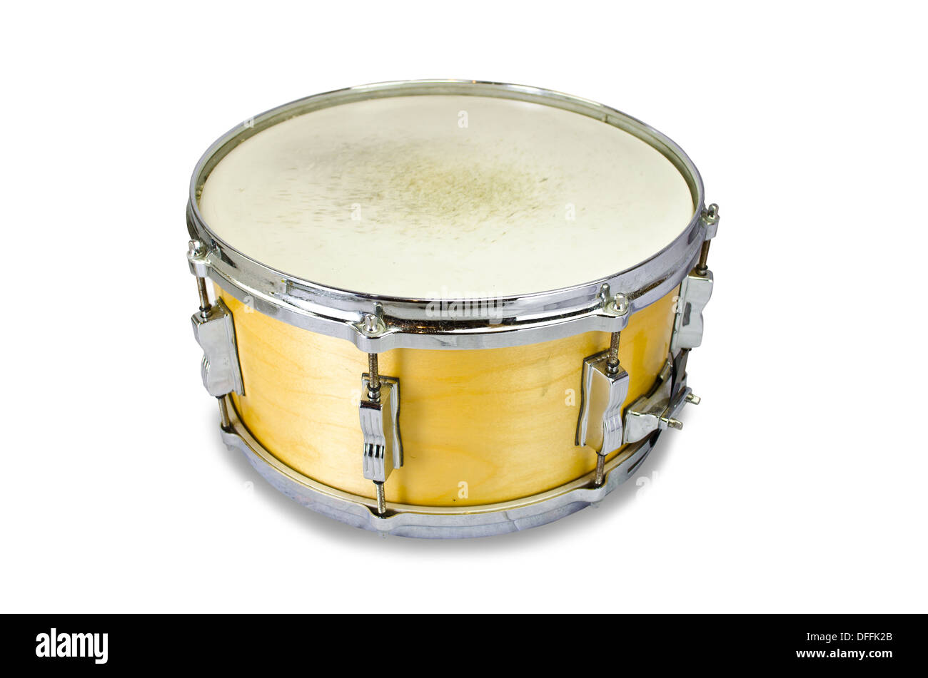 Sperrholz-Snare-Drum isoliert auf weißem Hintergrund Stockfoto