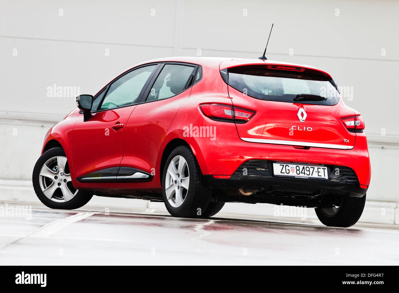 Renault clio iv -Fotos und -Bildmaterial in hoher Auflösung – Alamy