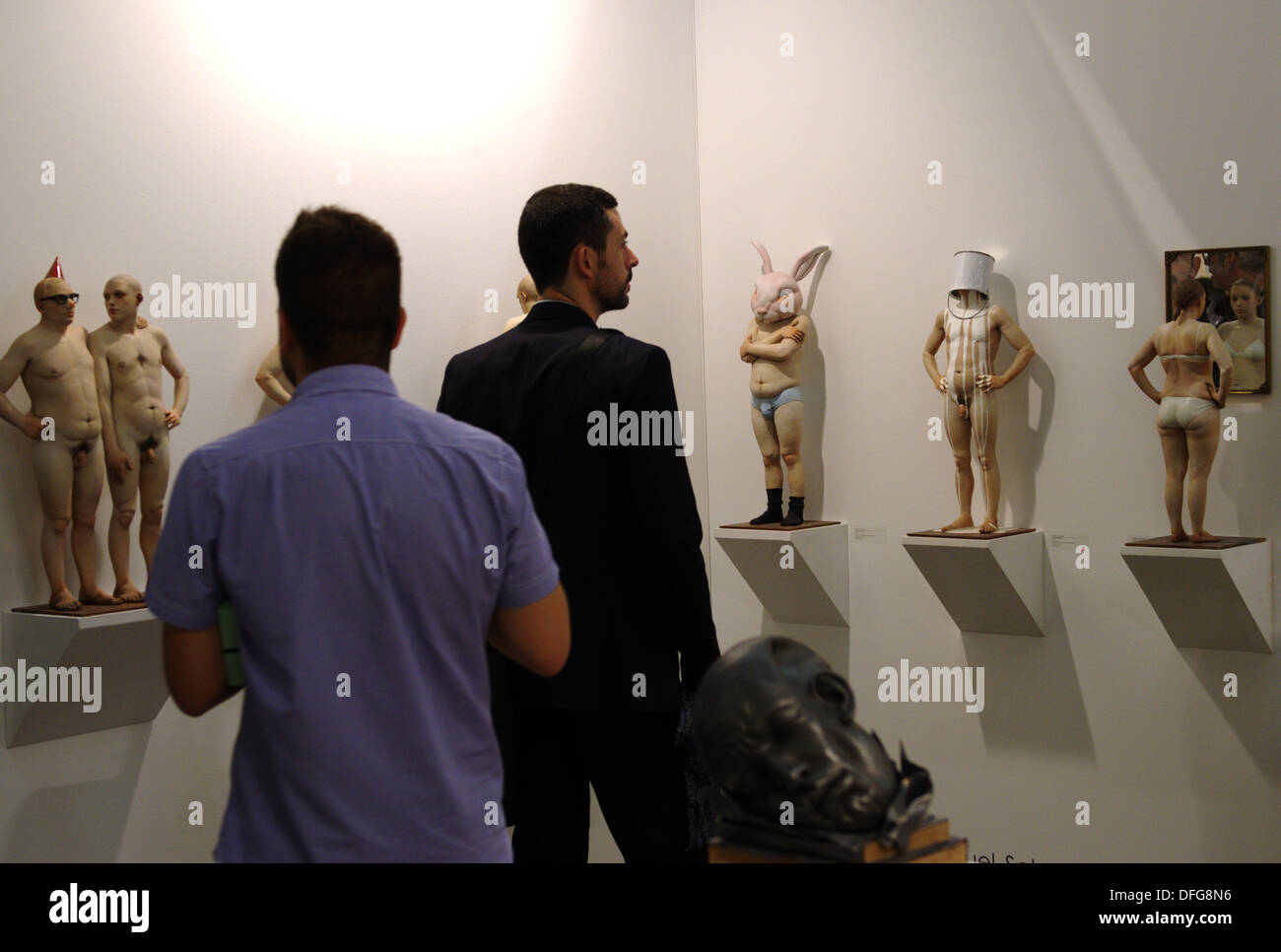 Barcelona, Spanien. 3. Oktober 2013. . Tupfer, der internationalen Messe für zeitgenössische Kunst von Barcelona bis zum 6. Oktober. Tupfer, der internationalen Messe für zeitgenössische Kunst von Barcelona bis zum 6. Oktober. Tupfer ist eine Messe für zeitgenössische Kunst von Kunstsammler, bietet einen Blick aus der Sicht des Besuchers und den Empfänger des Werkes gegründet. Schlägt Pause das Bild, das die Welt der zeitgenössischen Kunst, so dass es mehr zugänglich für die breite Öffentlichkeit manchmal umgibt. Bild: "Glaube an mich", arbeiten von Samuel Salcedo.  FCO Javier Rivas / Alamy Live News Stockfoto