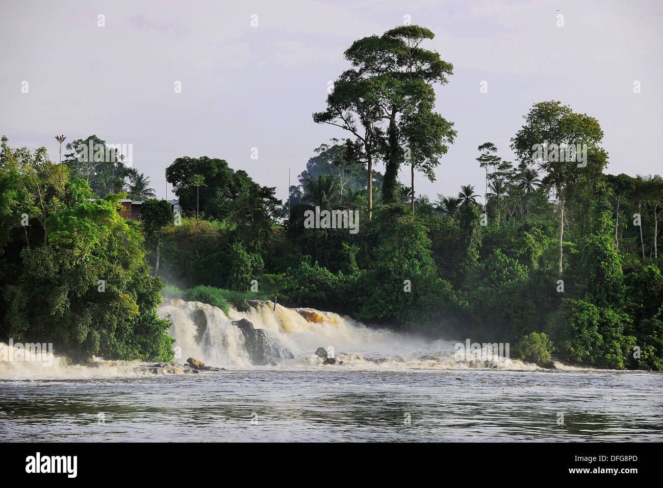 Kaskaden, stürzt der Lobé-Fluss über 30 Meter in den Atlantik, Kribi, Region Süd, Kamerun Stockfoto