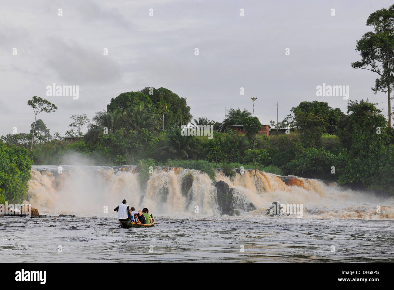 Kaskaden, stürzt der Lobé-Fluss über 30 Meter in den Atlantik, Kribi, Region Süd, Kamerun Stockfoto