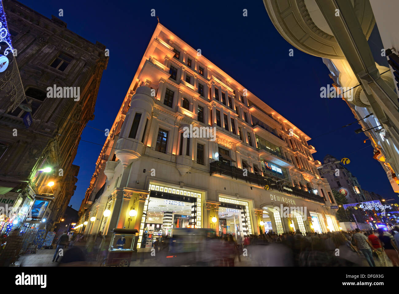 Demiroeren Kaufhaus auf der Istiklal Caddesi oder Istiklal Caddesi, Beyoğlu, Istanbul, europäische Seite, Provinz Istanbul, Türkei Stockfoto