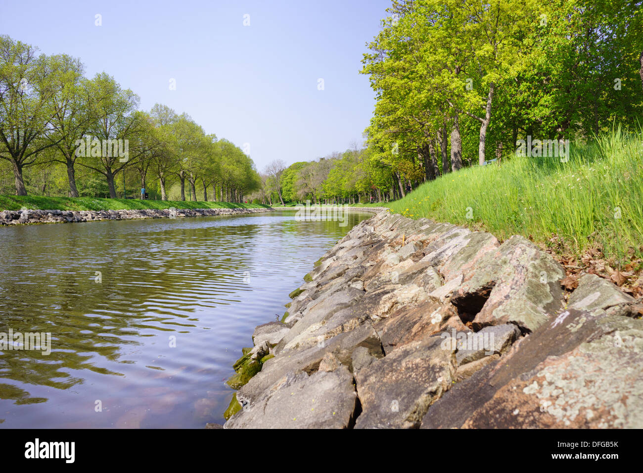 Ruhigen Art Szene. Djurgarden royal Park und Kanal in Stockholm, Schweden im Frühling Stockfoto