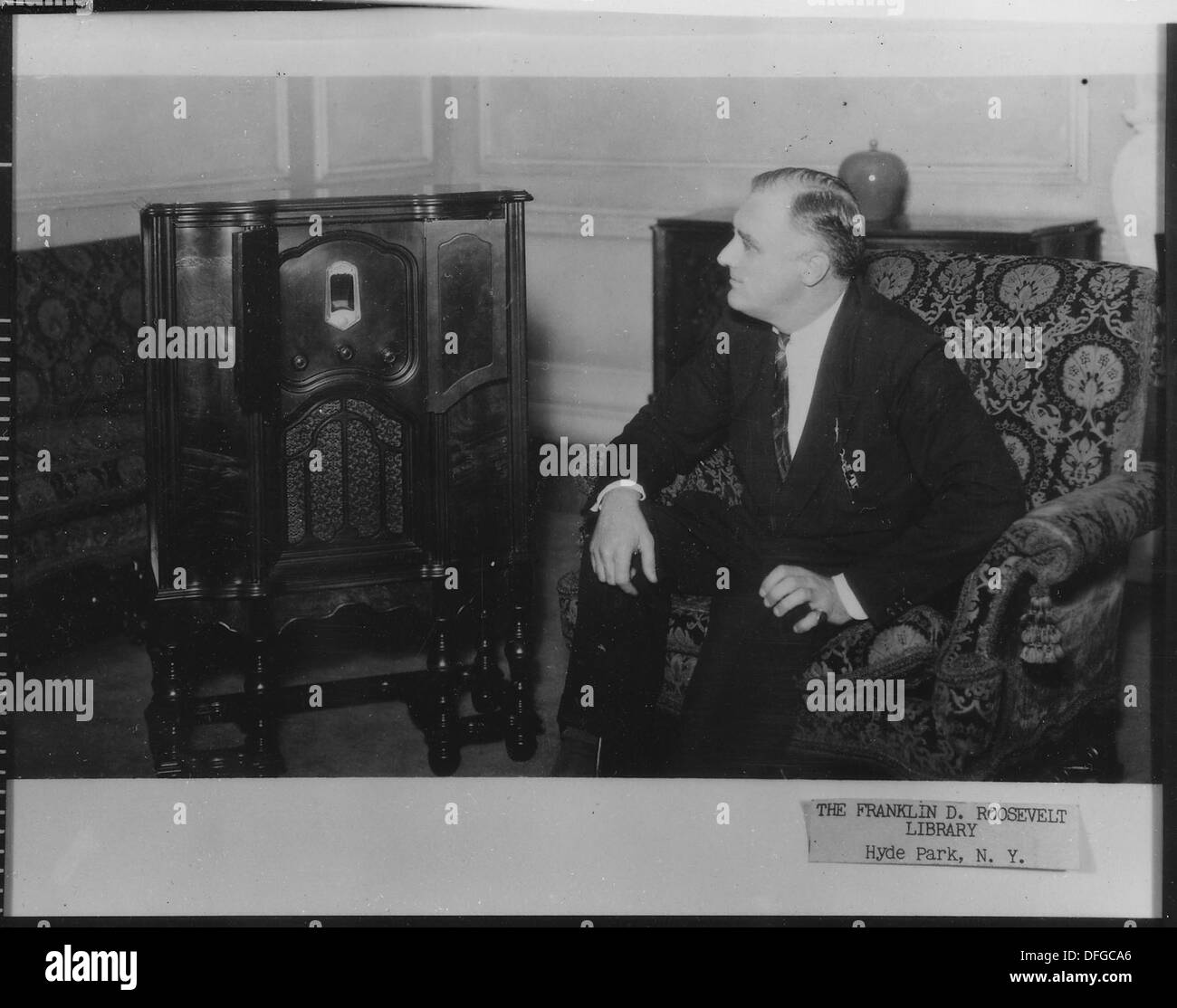 Ein Porträt von Franklin D. Roosevelt, dem 32. Präsidenten der Vereinigten Staaten. Roosevelt führte die Nation durch die Weltwirtschaftskrise und den Zweiten Weltkrieg und setzte wichtige Reformen und politische Maßnahmen um. Stockfoto