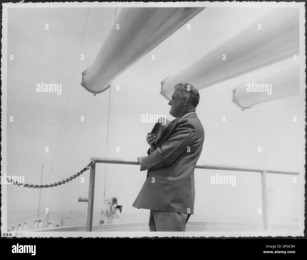 Präsident Franklin D. Roosevelt ist auf einer Kreuzfahrt nach Südamerika an Bord der USS Indianapolis, was eine bedeutende diplomatische Mission hervorhebt. Stockfoto