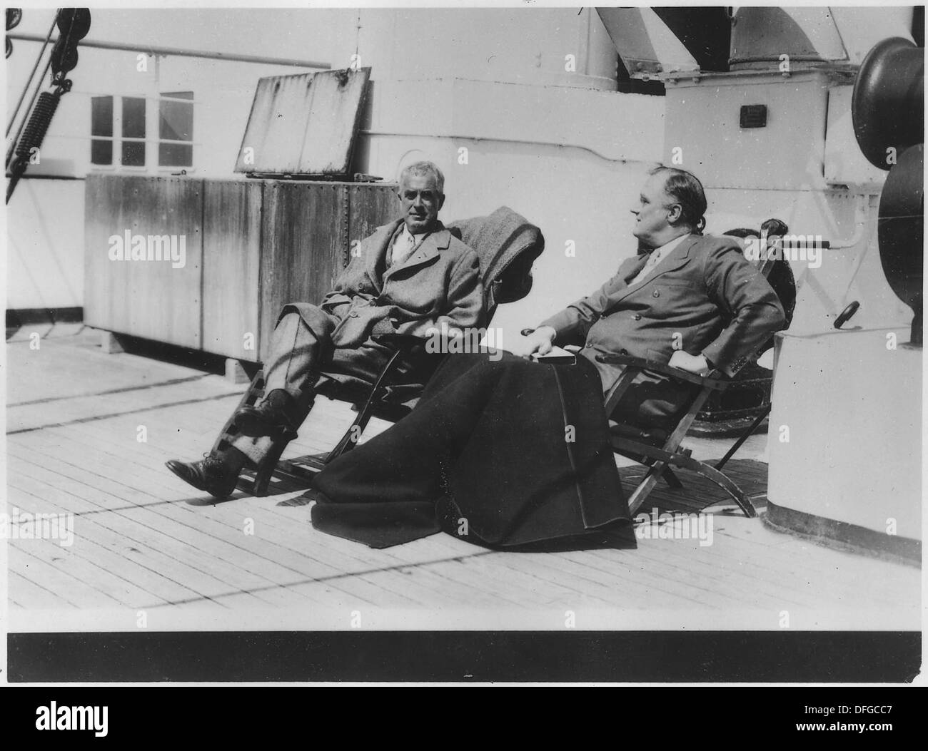 Roosevelt und ein nicht identifizierter Mann auf SS Aquitania 197028 Stockfoto