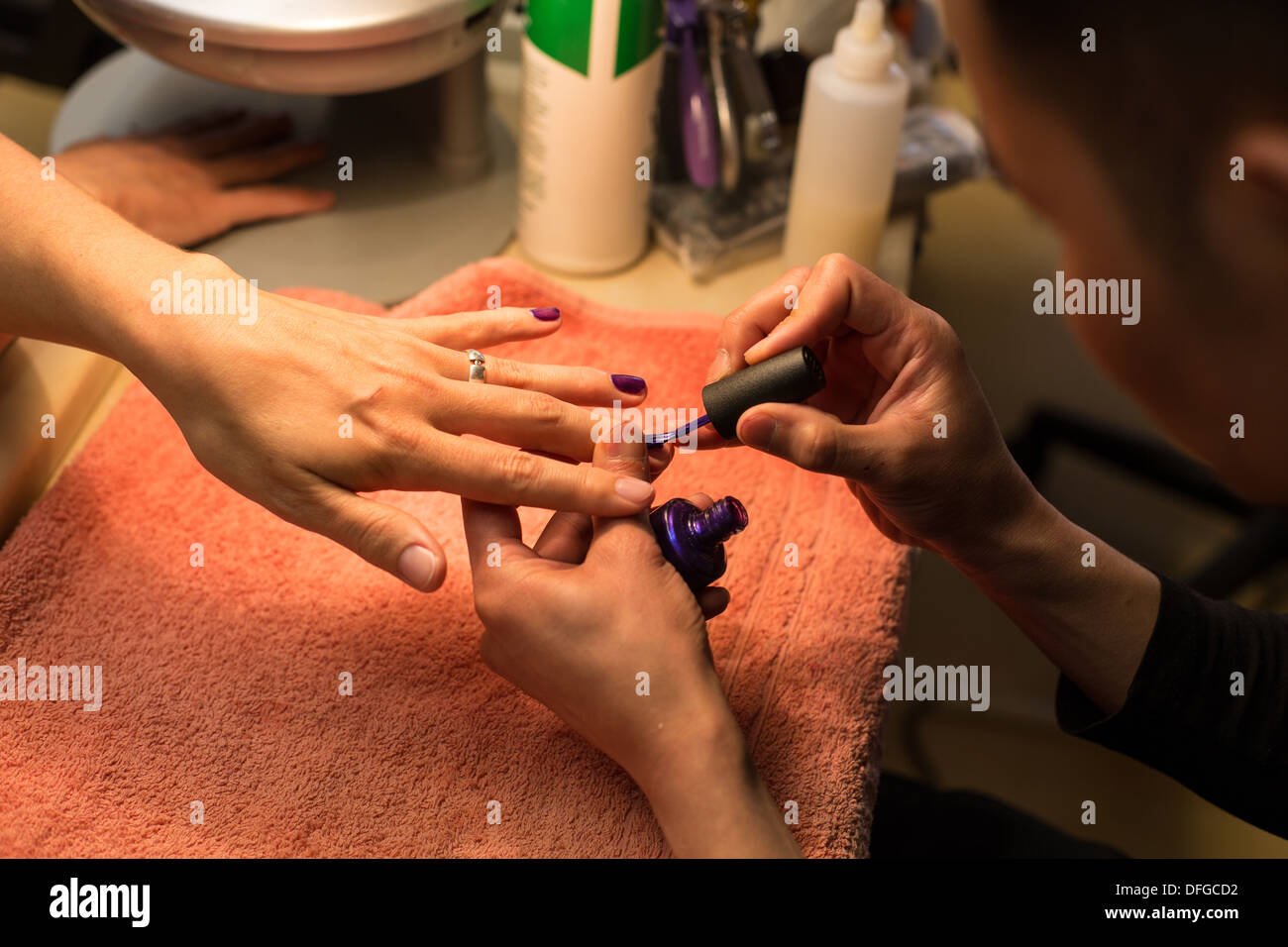 Maniküre in ein Nagelstudio Stockfoto