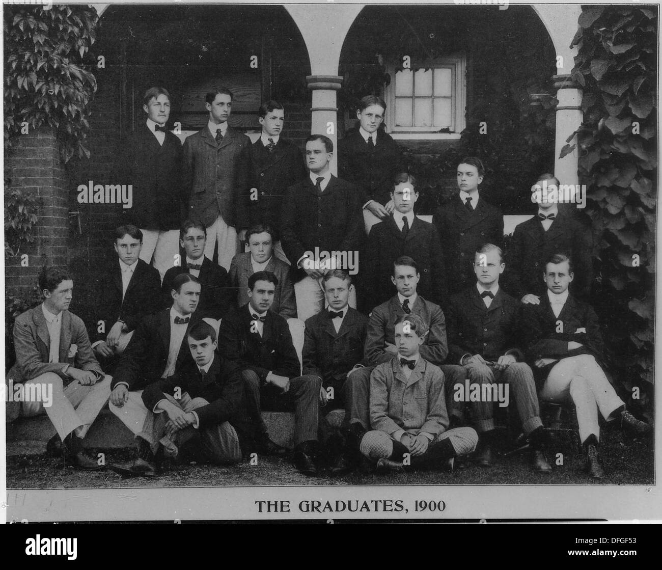 Franklin D. Roosevelt ist in einem Gruppenfoto zu sehen, das während seiner Jugend in Groton, Massachusetts, aufgenommen wurde und einen Einblick in das frühe Leben des zukünftigen US-Präsidenten gibt. Stockfoto